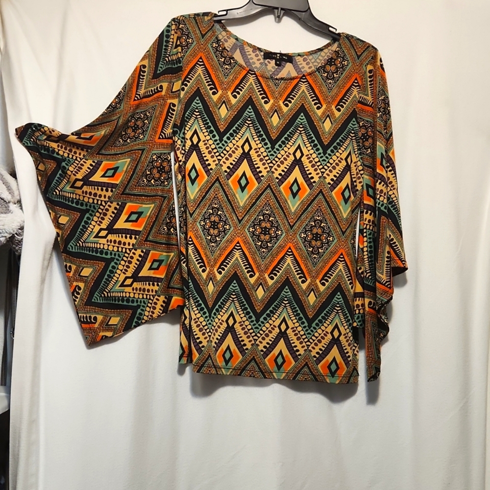 Tribal print 3/4 kimono sleeve top